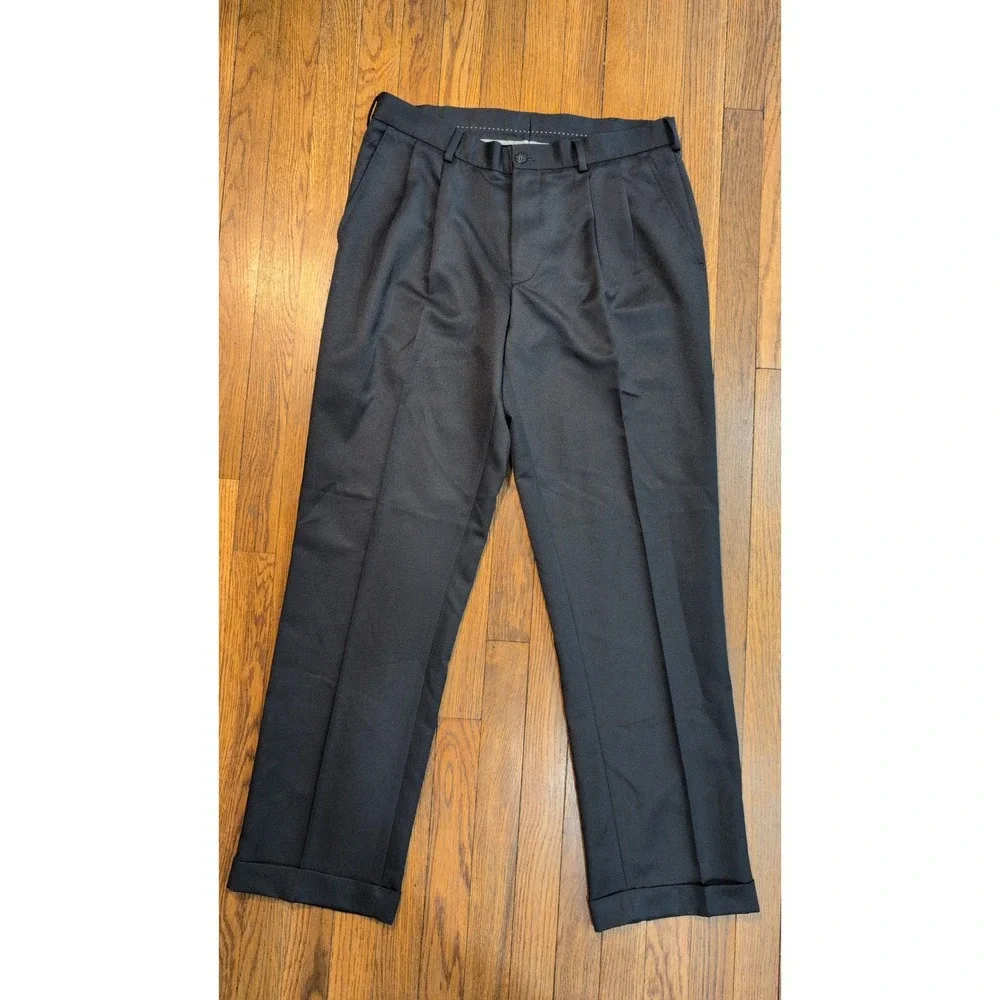 Van Heusen Traveler Black Dress Pants Flat Front Cuffed Mens 33x32 Slacks